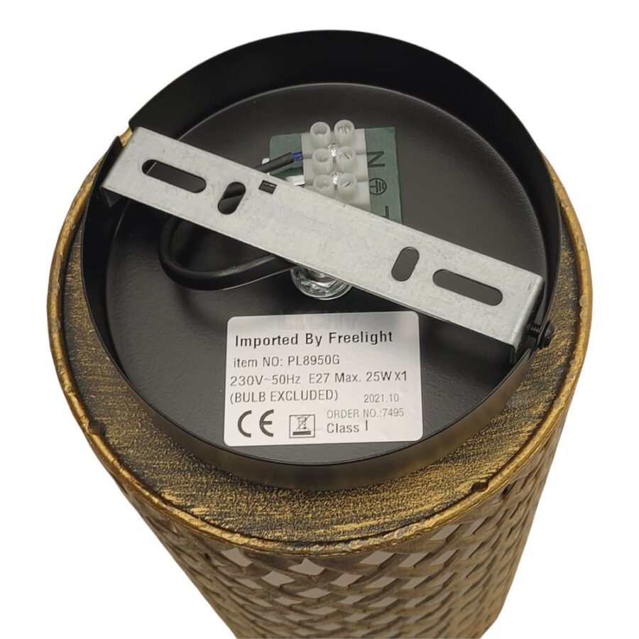 Energiezuinige vintage vloerlamp met metalen frame en rieten omhulsel, Perfect voor sfeervolle woondecoratie en stijlvolle verlichting.