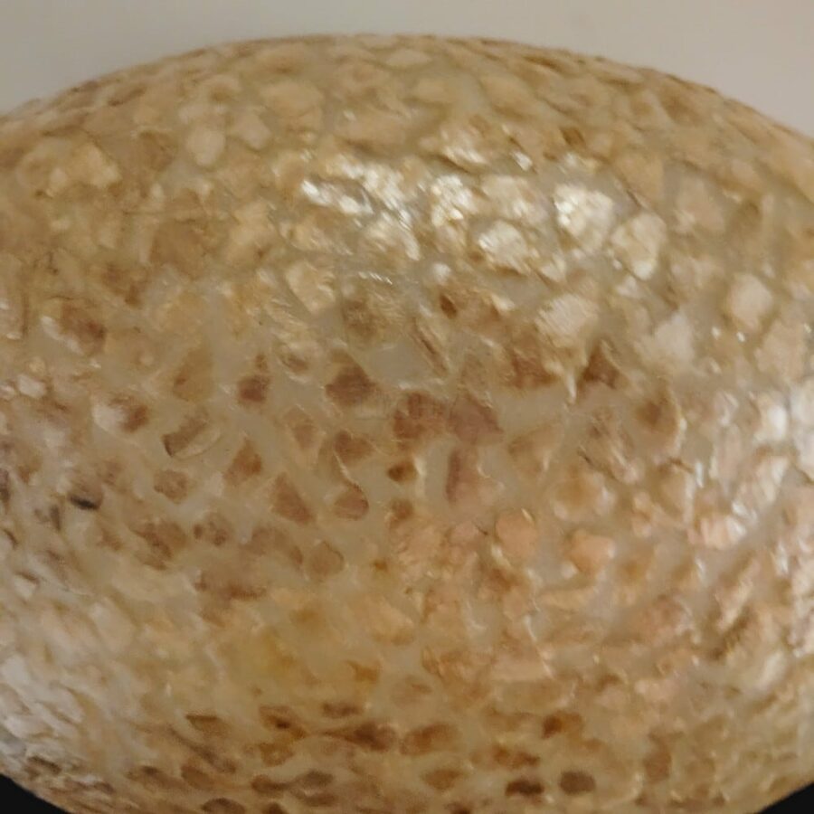 Lichte bollenlamp van LICHY met een decoratief glasontwerp, geschikt voor sfeervolle woonruimtes en interieur accessoires.