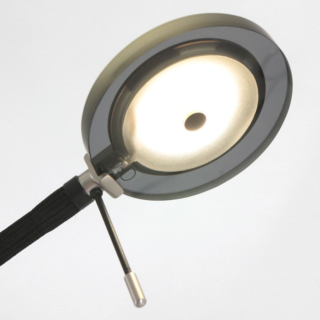 High-end ontwerp LED scheer- of poetslamp met verstelbare kop, modern industrieel design, ideaal voor precisiewerk, uitgevoerd in zwart en zilver, geschikt voor professioneel gebruik en stijlvolle inrichting.