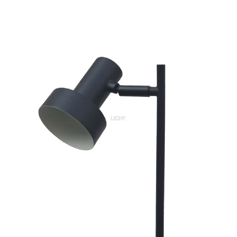 Modern zwarte vloerlamp met verstelbaar richtbaar lampenkap, perfect voor een stijlvolle en functionele woon- of kantoorruimte.