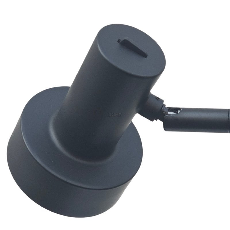 Robuuste zwarte LED plafondspot voor moderne verlichting, perfect voor interieur- en exterieurgebruik in authentieke en strakke woningen.